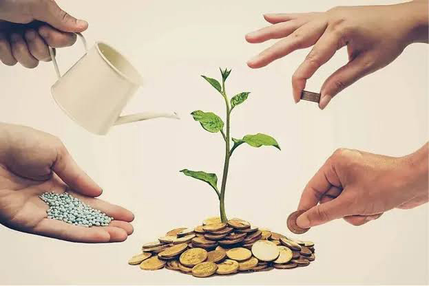 رونق اقتصادی با بسیج محبت‌های مردمی و دوری از پول محوری ممکن است